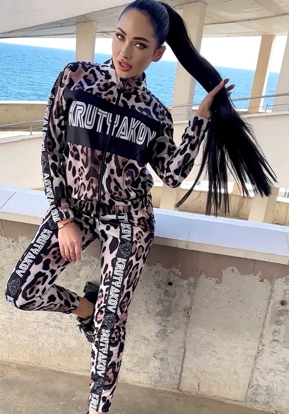 Women’s Printed Tracksuit – Leo Diamond