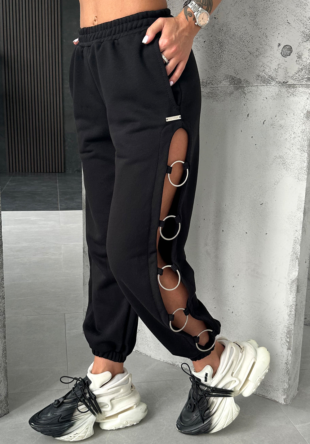 Women’s Cut-Out Joggers Five-Ring— Black