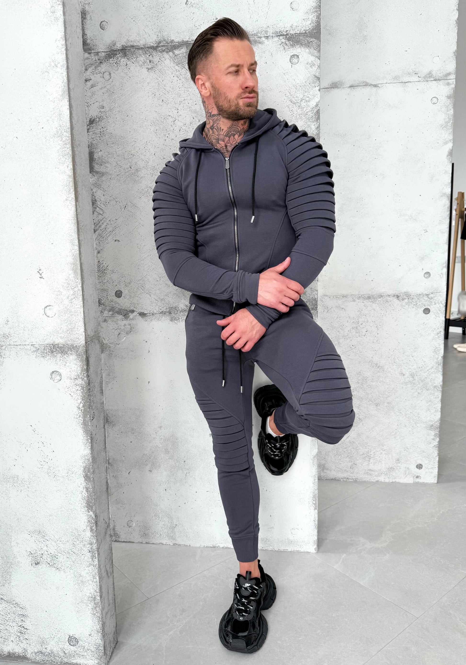 Men’s Knit Tracksuit Relief – Graphite