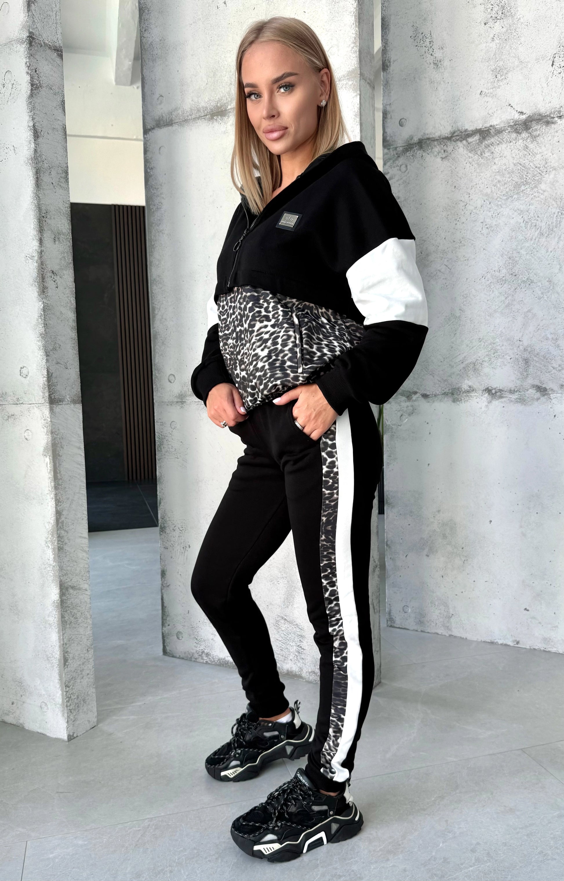 Women’s Warm Tracksuit – Gepard Stripes