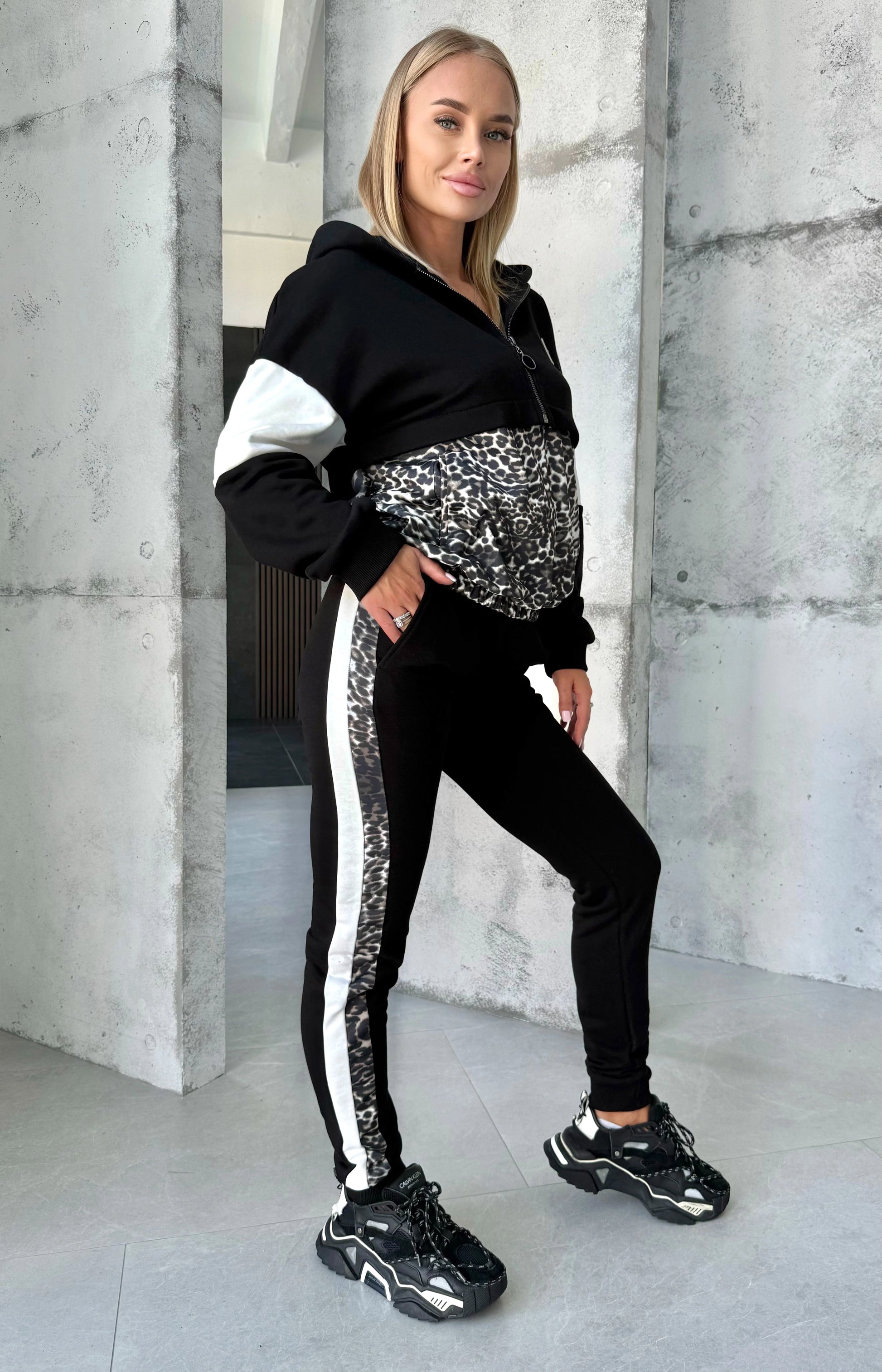Women’s Warm Tracksuit – Gepard Stripes