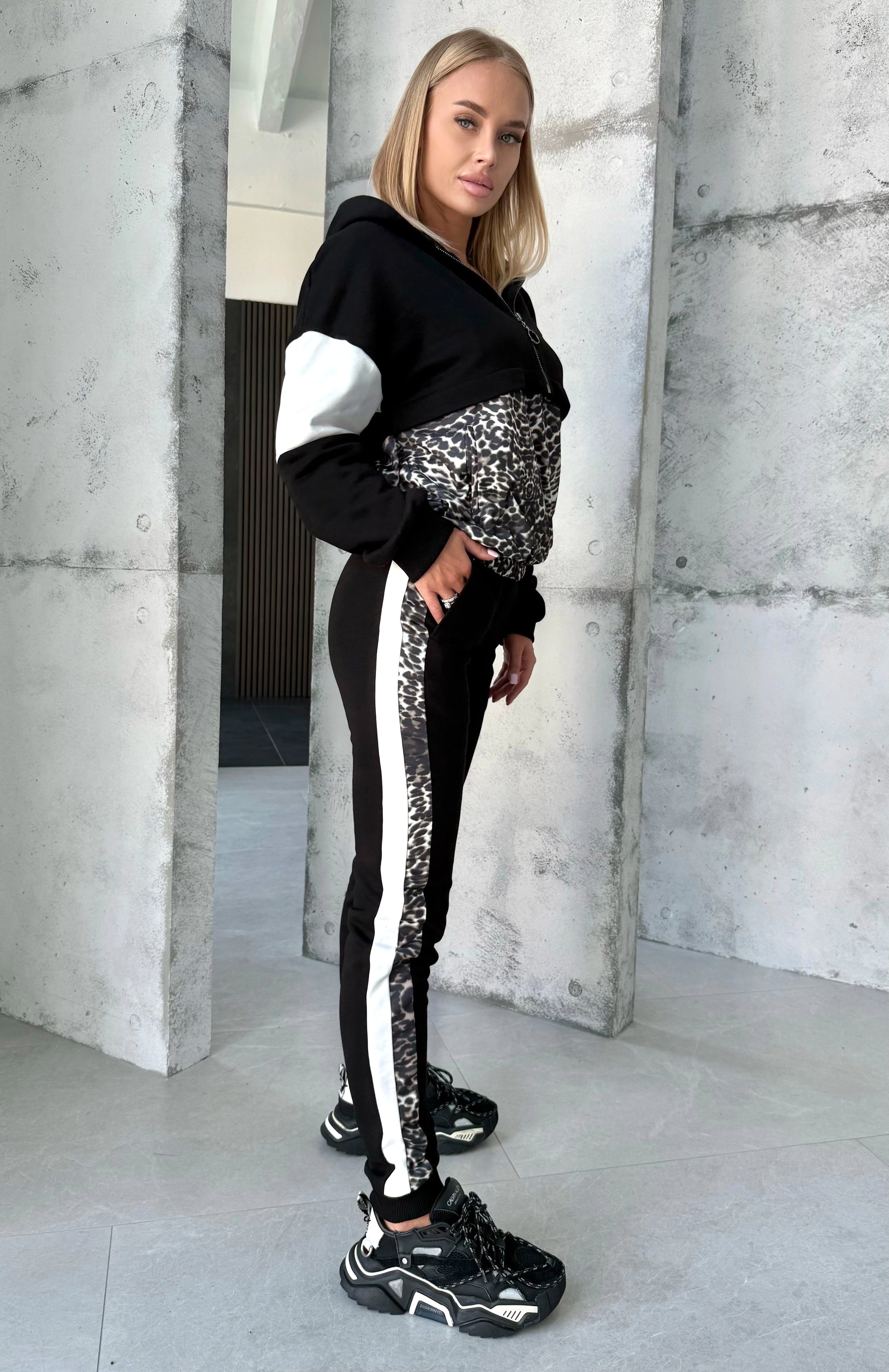 Women’s Warm Tracksuit – Gepard Stripes