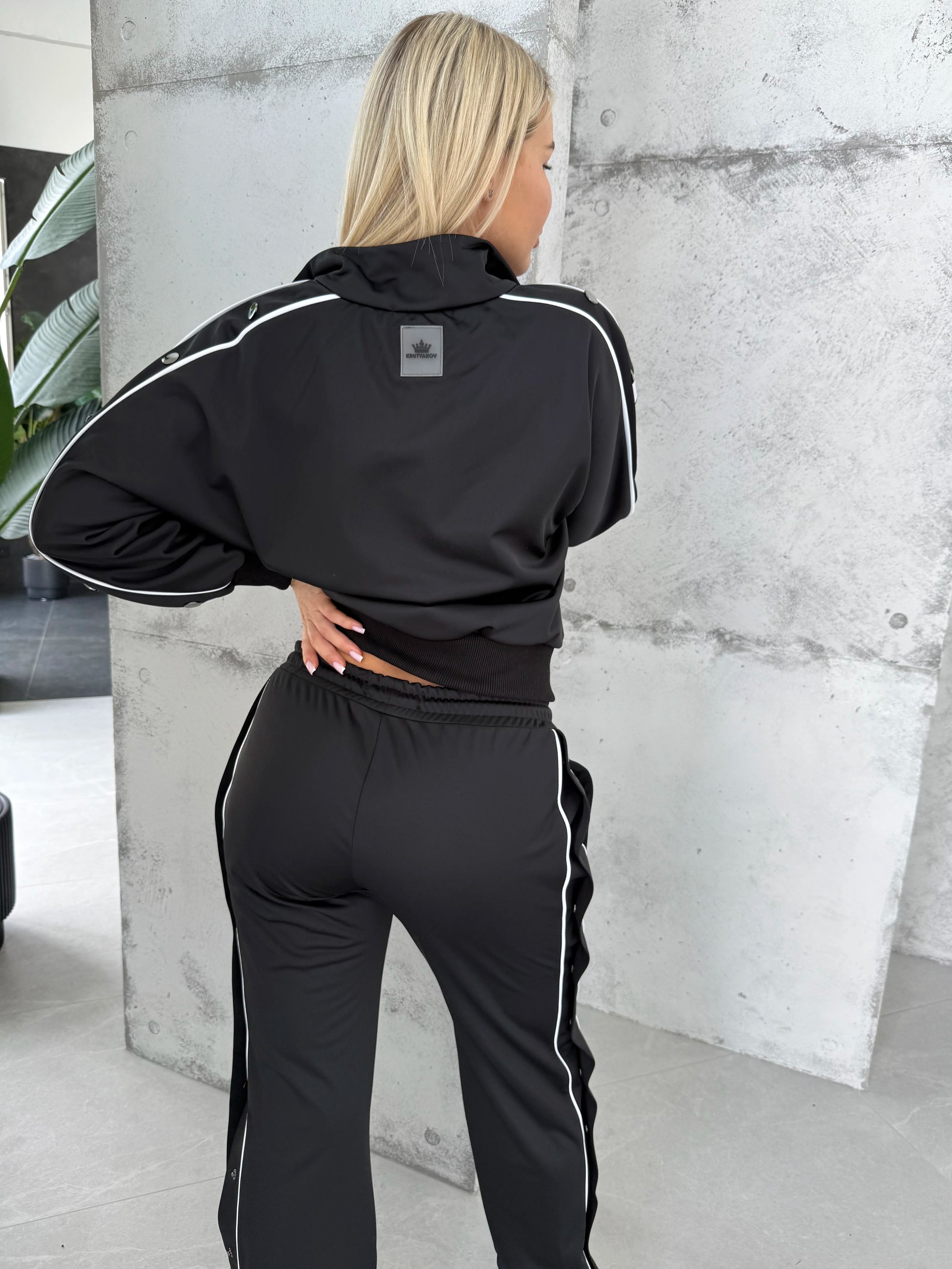 Women’s Retro 90s Tracksuit — Black Classic
