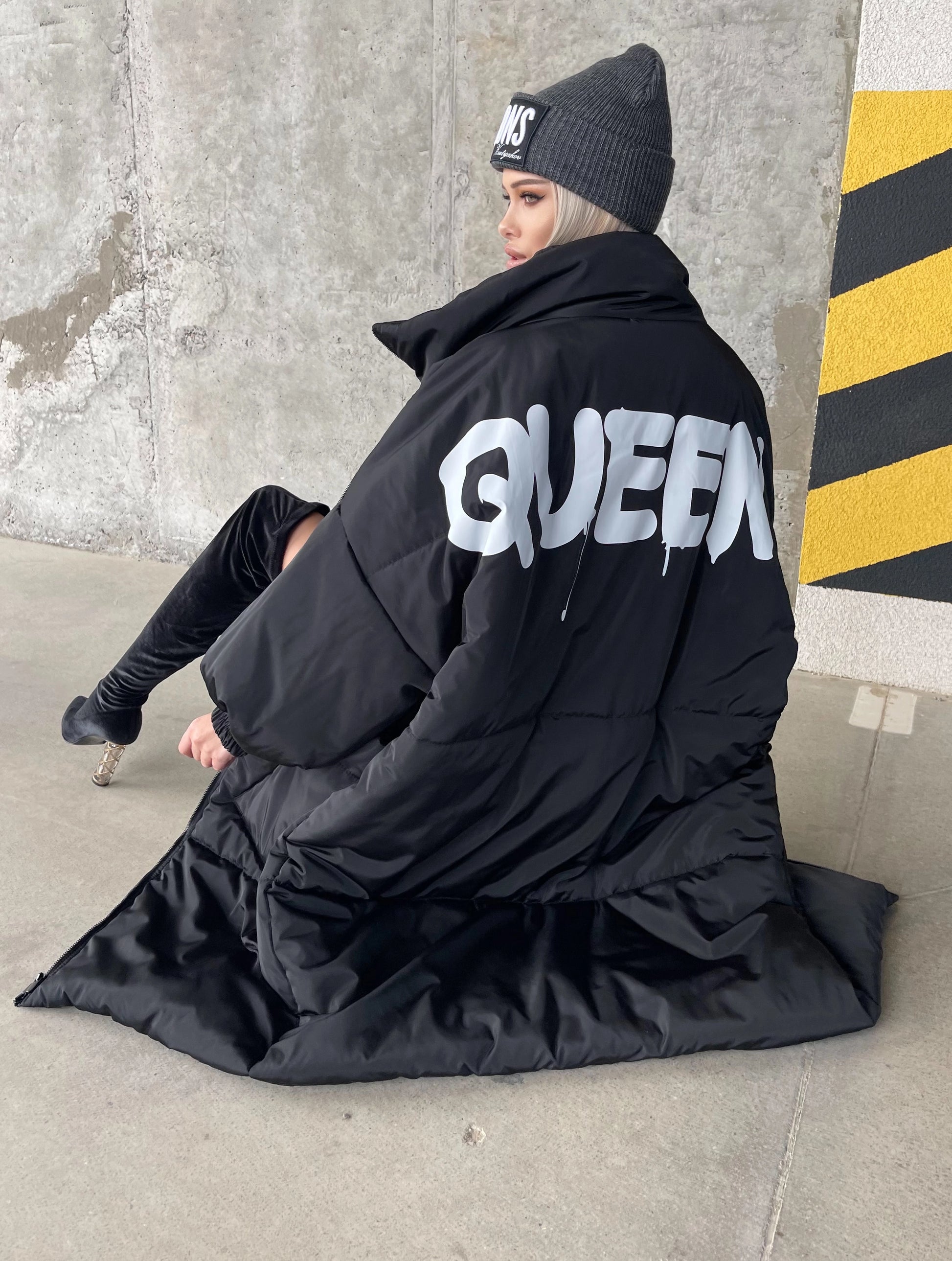 Women’s Oversized Winter Puffer Coat – Black Queen