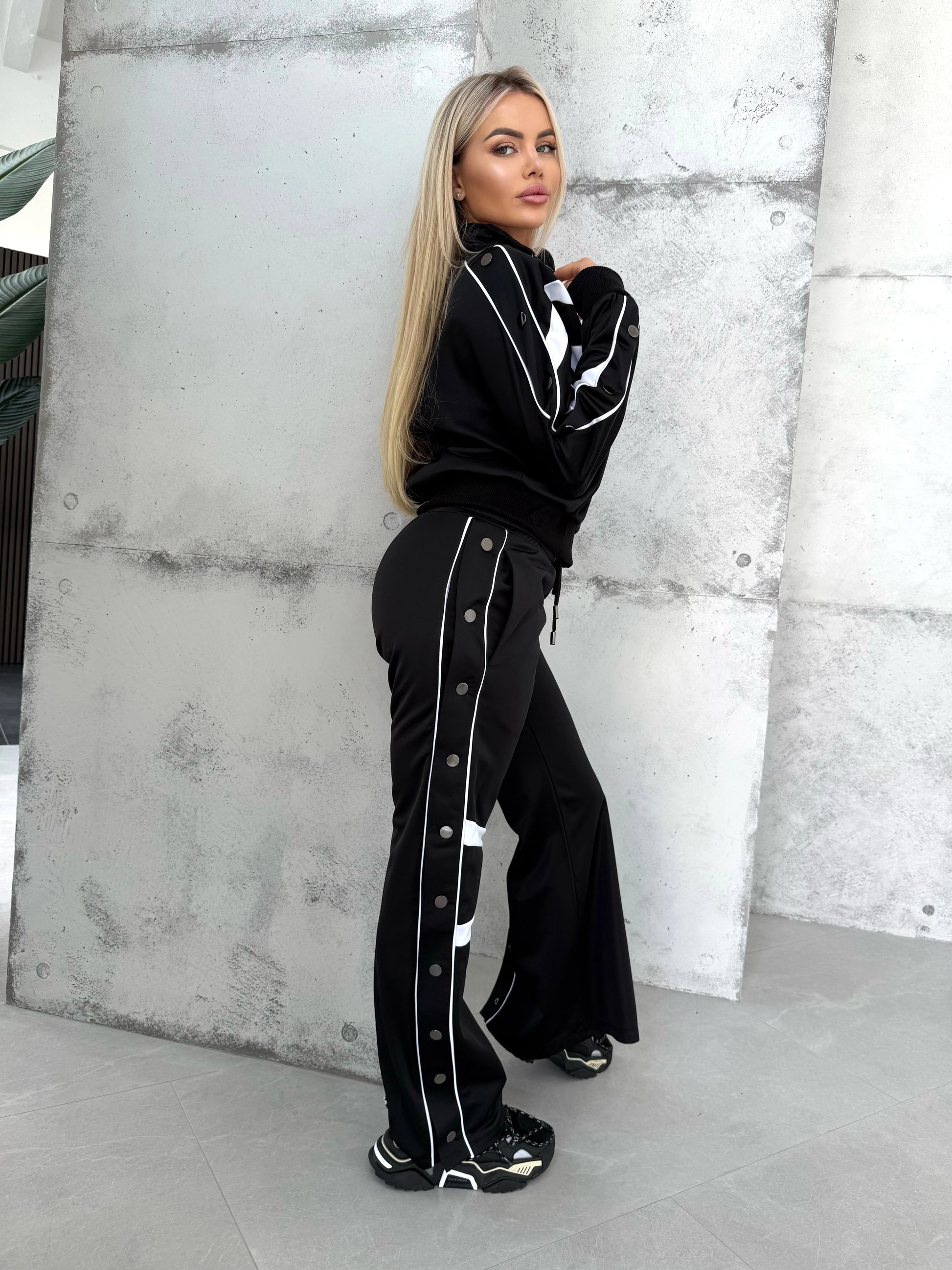 Women’s Retro 90s Tracksuit — Black Classic