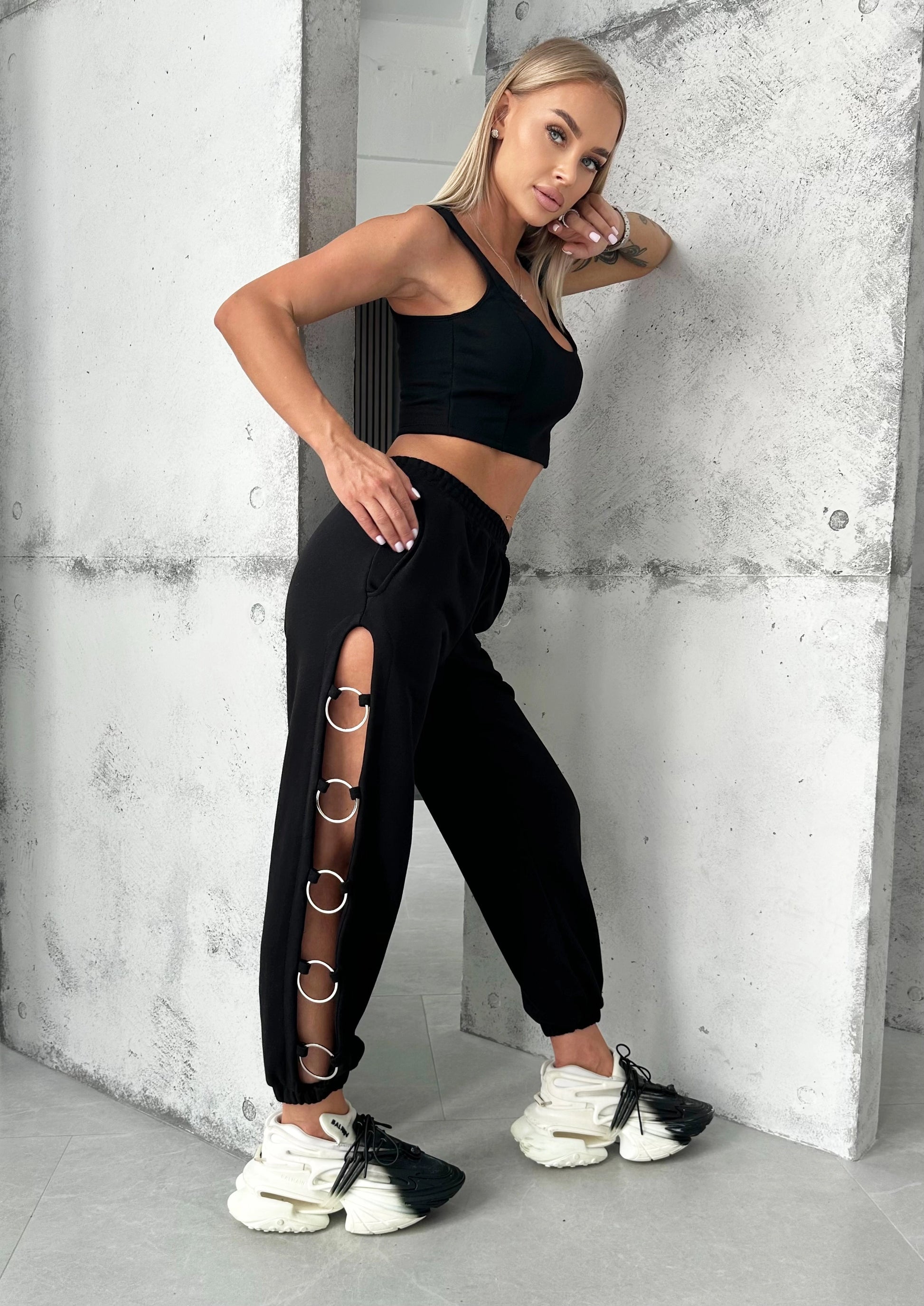 Women’s Cut-Out Joggers Five-Ring— Black