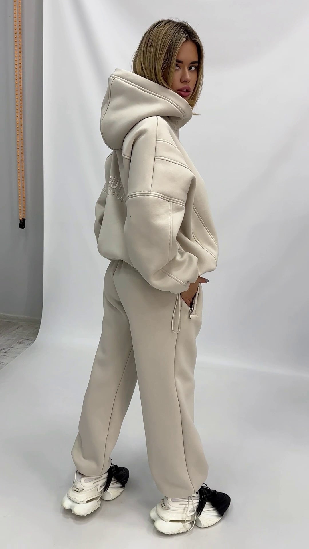 Women’s Warm Stylish Tracksuit – Erika Beige