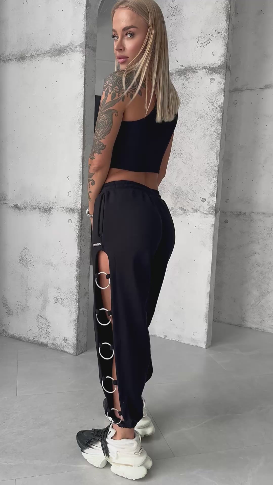 Women’s Cut-Out Joggers Five-Ring— Black