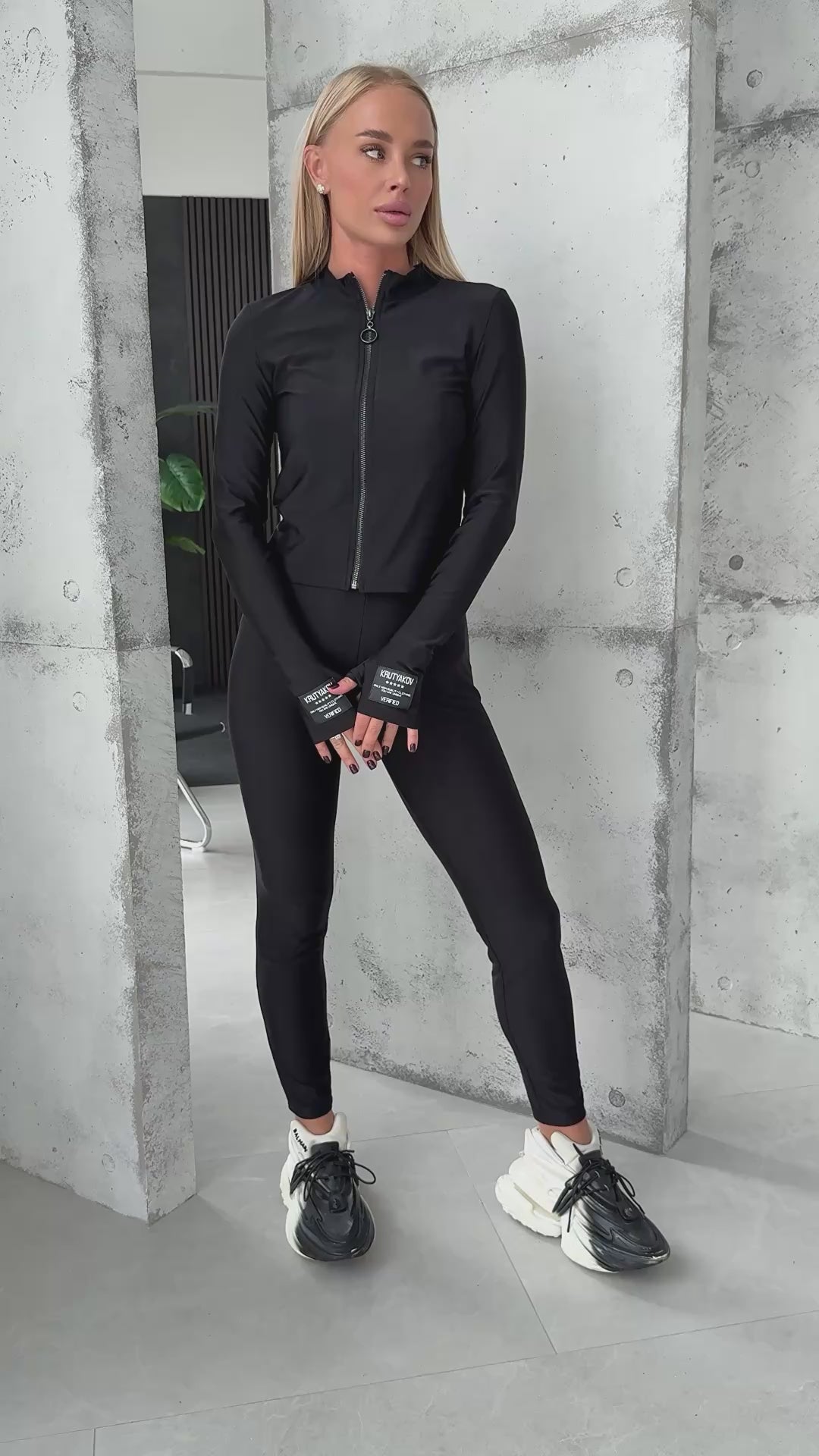 Women’s Fitted Slim Tracksuit Black
