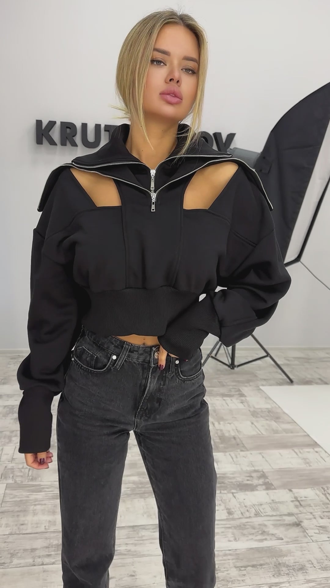 WOMEN’S CROP SWEATSHIRT LUCIA — BLACK