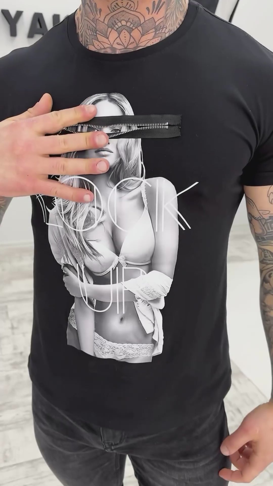 Men’s T-Shirt Lock Up — Black