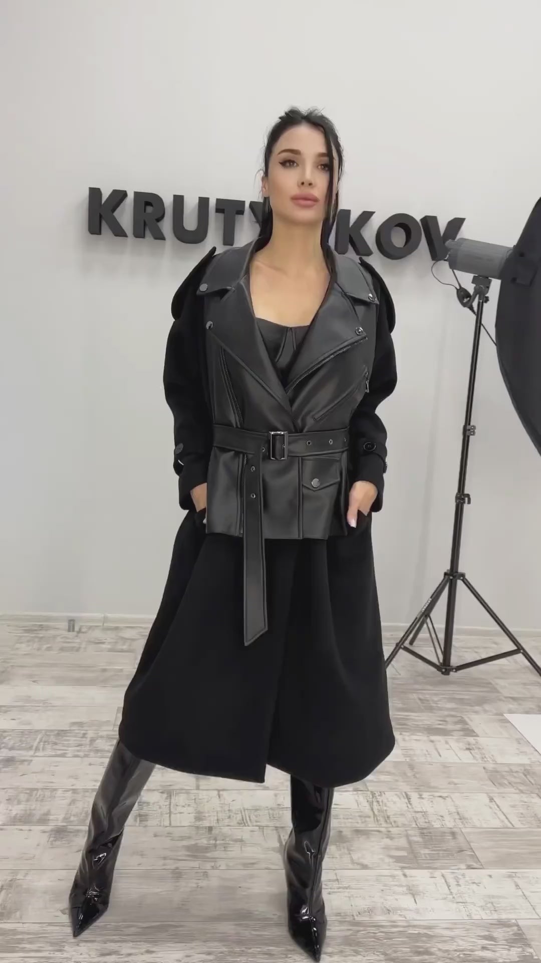 WOMEN’S CASHMERE & FAUX LEATHER BELTED COAT GARDA — BLACK