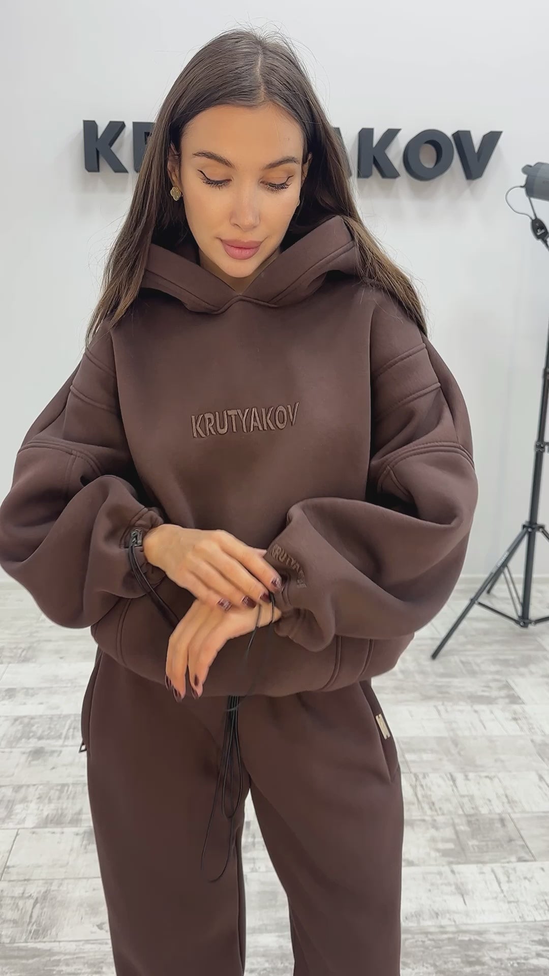 Women’s Warm Stylish Tracksuit – Erika Brown