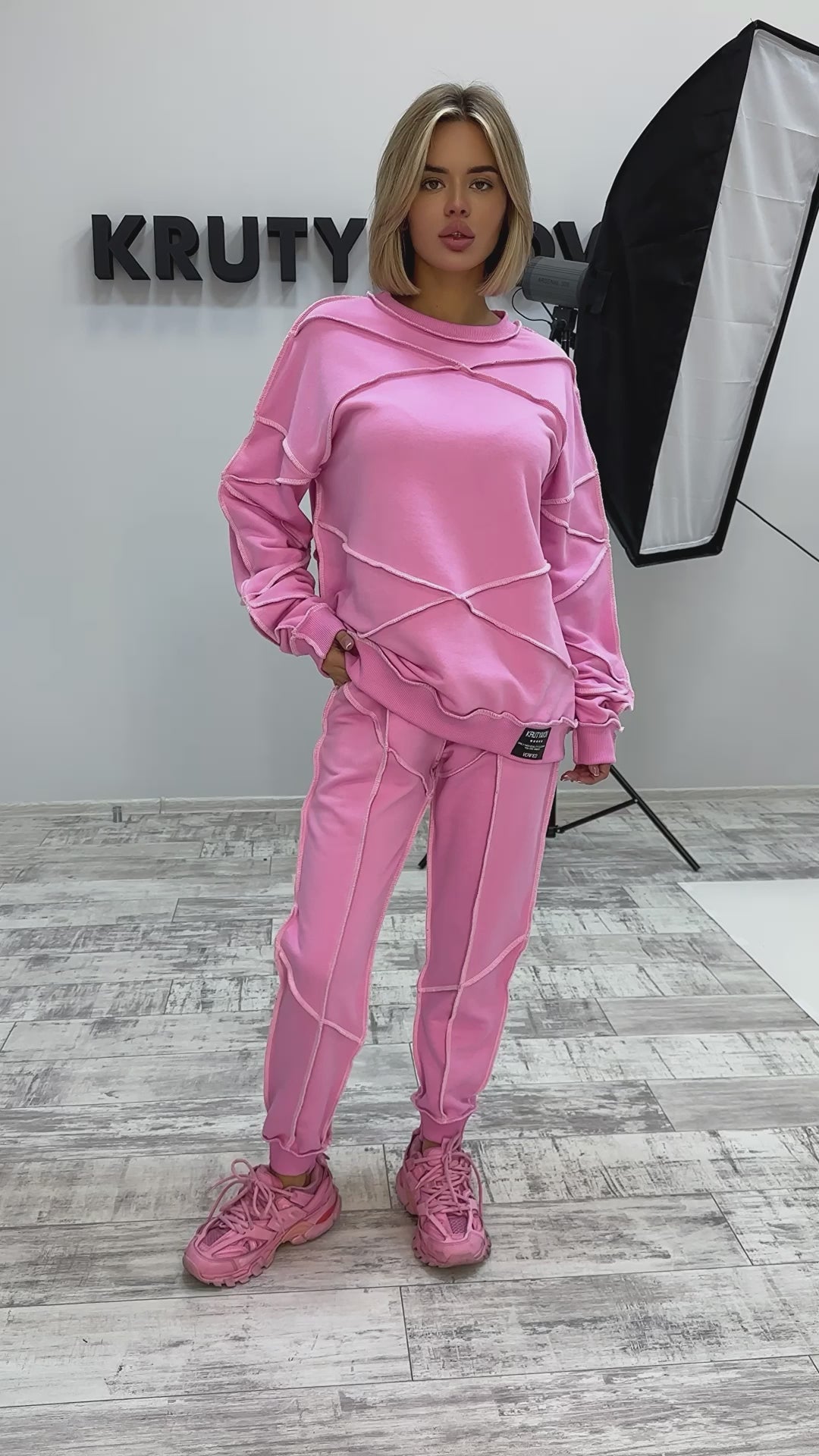 Women’s Reverse Seam Tracksuit – Inva Pink