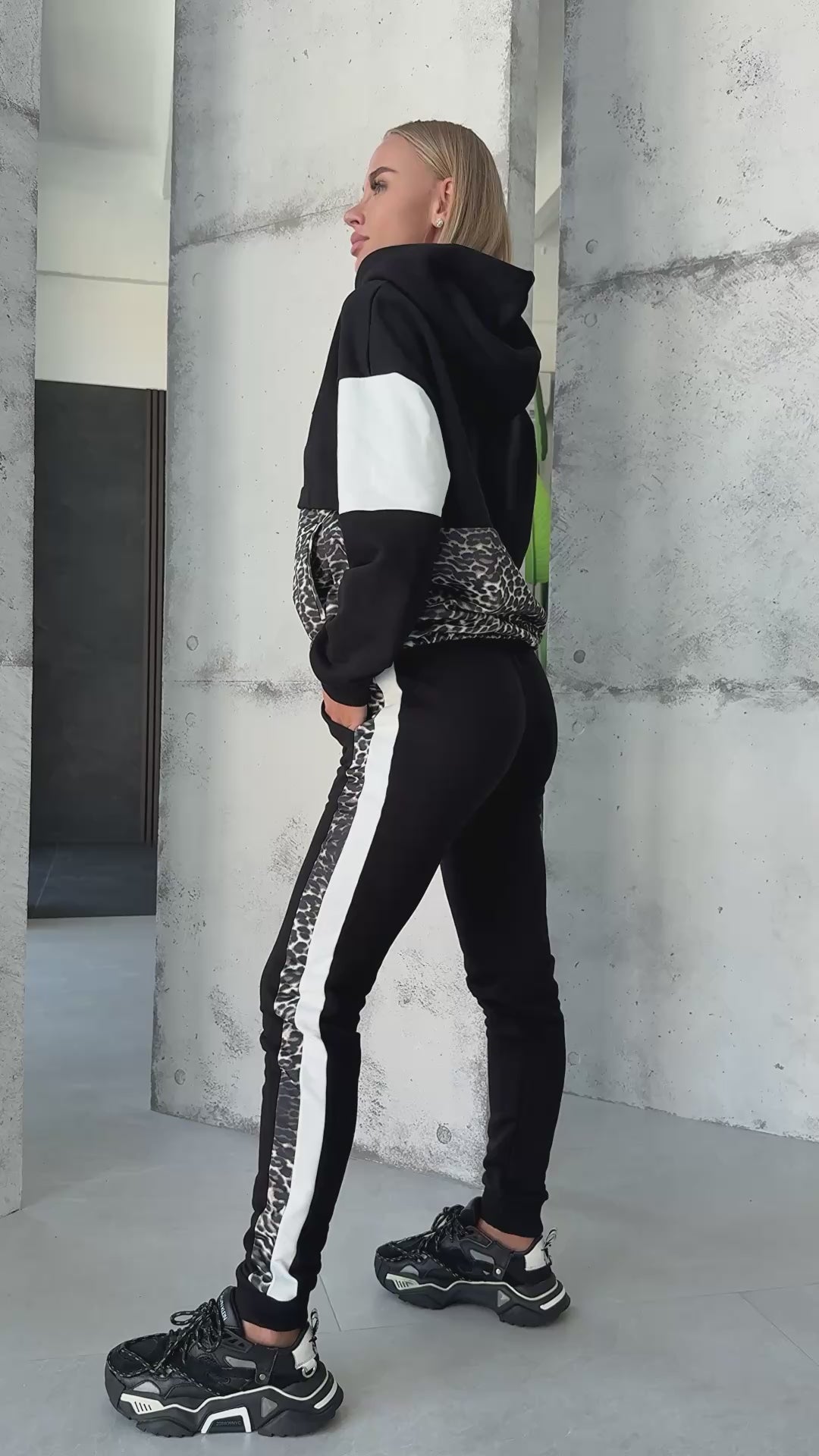 Women’s Warm Tracksuit – Gepard Stripes