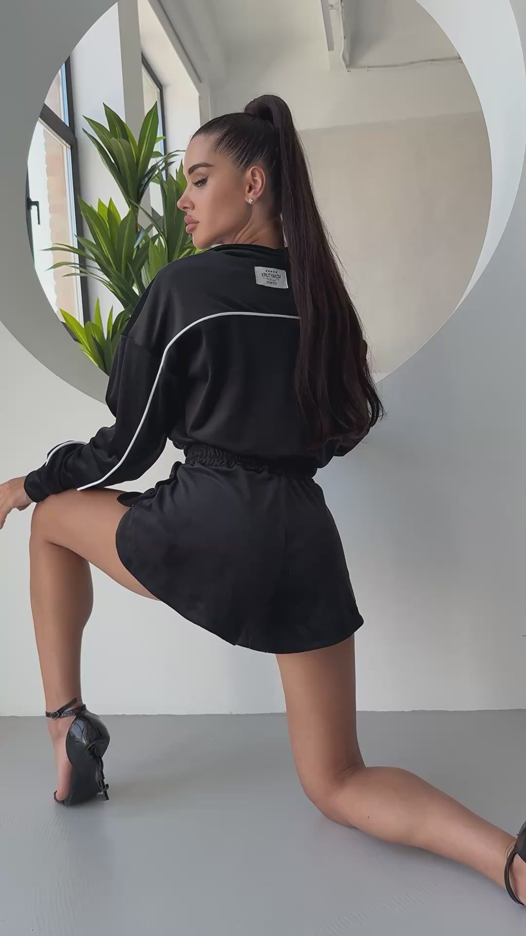 Women’s Summer Set Nula Velour Black