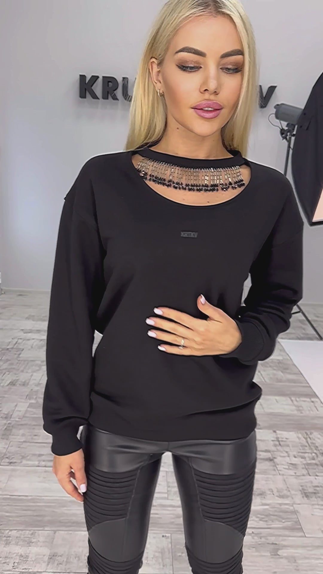 WOMEN’S SWEATSHIRT LUNA — BLACK